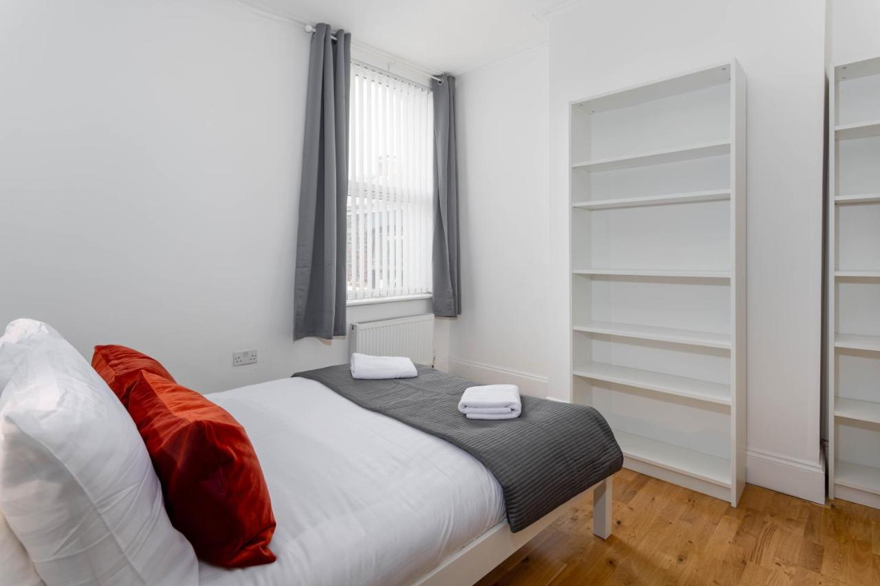 Air Host & Stay - Rockfield House - Sleeps 8 リヴァプール エクステリア 写真
