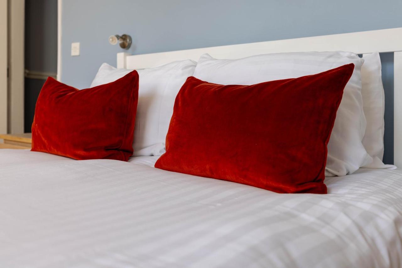 Air Host & Stay - Rockfield House - Sleeps 8 リヴァプール エクステリア 写真
