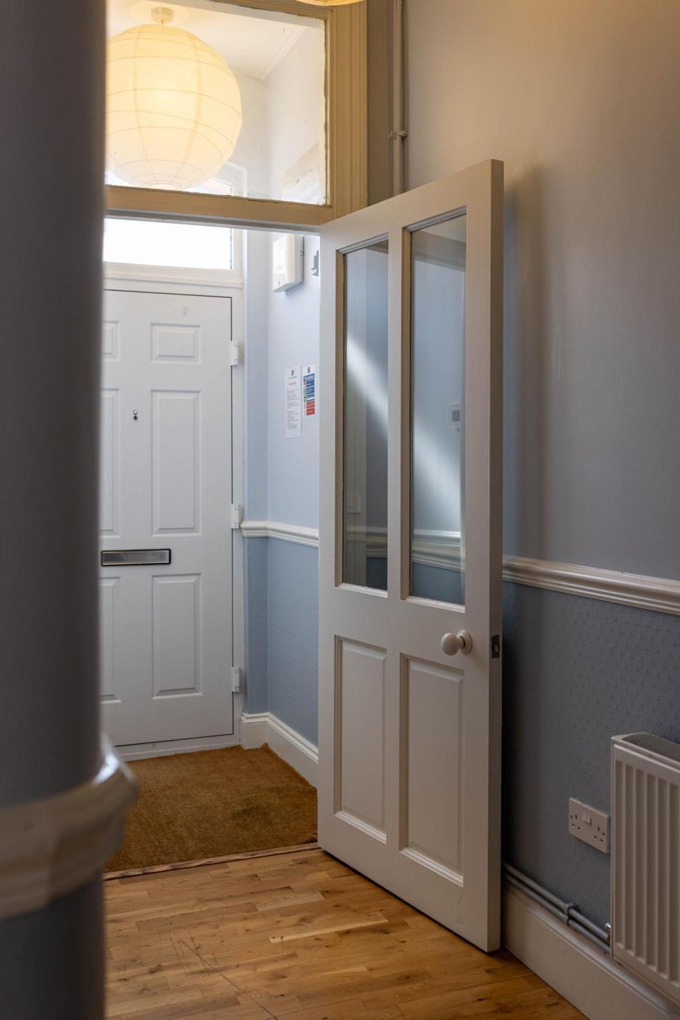 Air Host & Stay - Rockfield House - Sleeps 8 リヴァプール エクステリア 写真